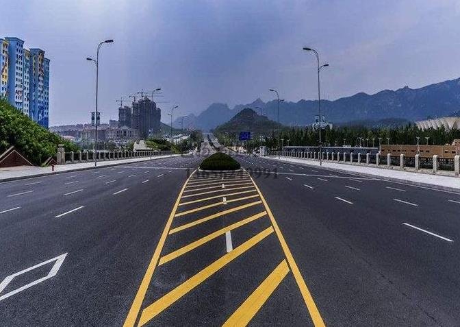 鎮(zhèn)江道路劃線，鎮(zhèn)江道路劃線施工單位？飛揚市政專業(yè)可靠！