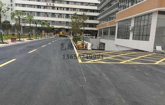 蘇州廣場道路交通設(shè)施標(biāo)志和道路劃線多少錢？