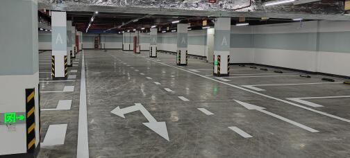 停車場劃線解析，高效利用空間，5300平米可容納多少停車位？