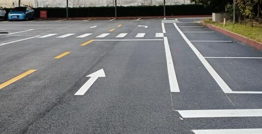 蘇州廠區(qū)劃線解讀，100個小車位需要多少桶油漆？